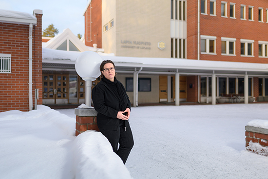 Aini-Linjakumpu_kuva-Santeri-Happonen_550x367px.jpg